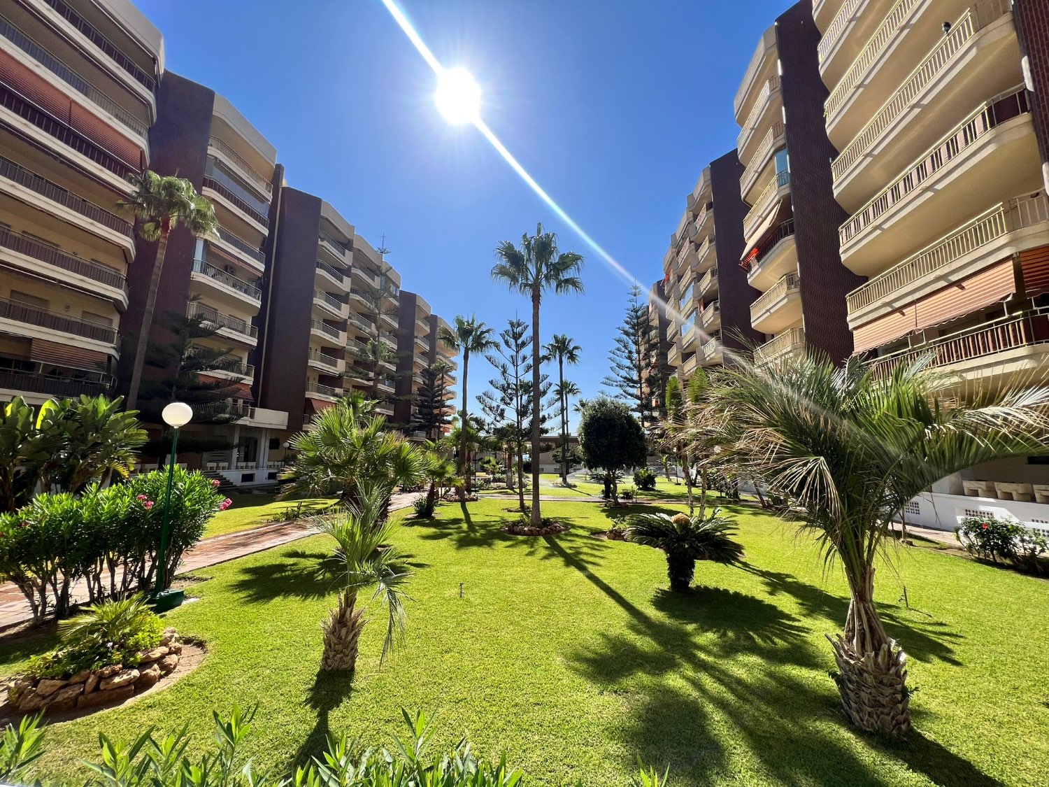 Has it all! Front to the sea, terrace with panoramic views, 2 bedrooms, Fuengirola