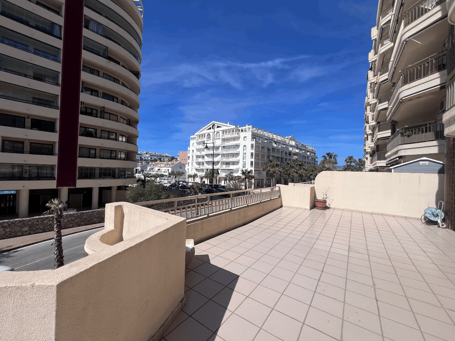 Lo tiene todo! Frontal al mar, terraza con vistas panorámicas, 2 dormitorios, Fuengirola