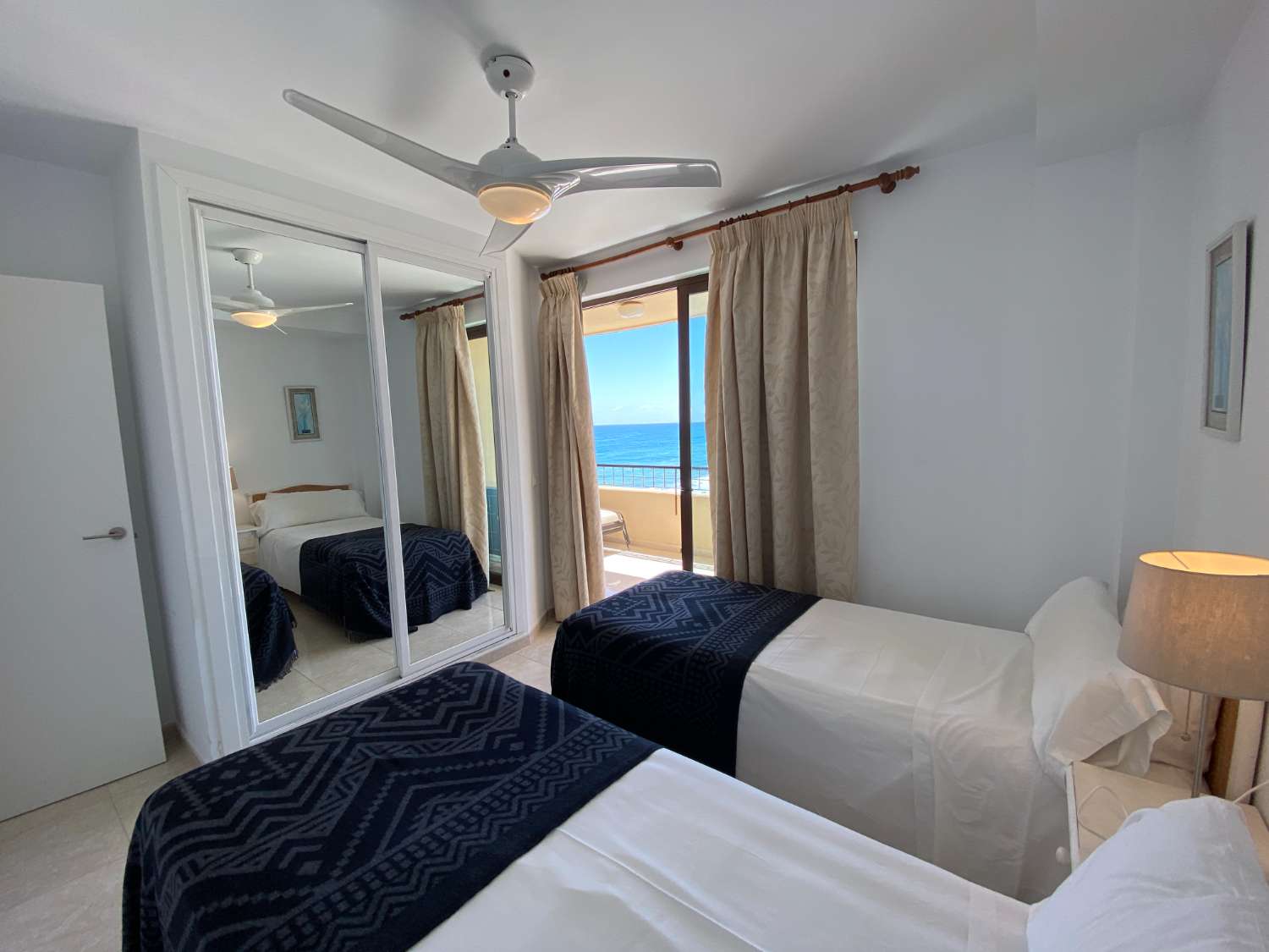 Het is alsof je op een cruiseschip zit! fantastisch appartement met 3 slaapkamers aan het strand in Fuengirola