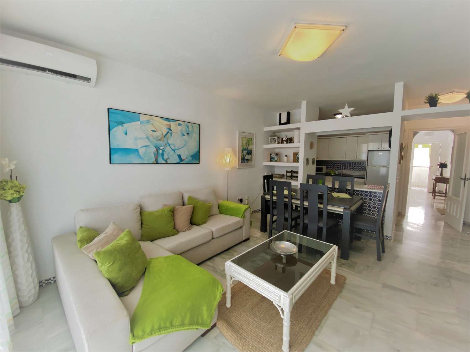 这座 3 居室房屋的气候、大海和位置非常理想，位于 Fuengirola 海滩