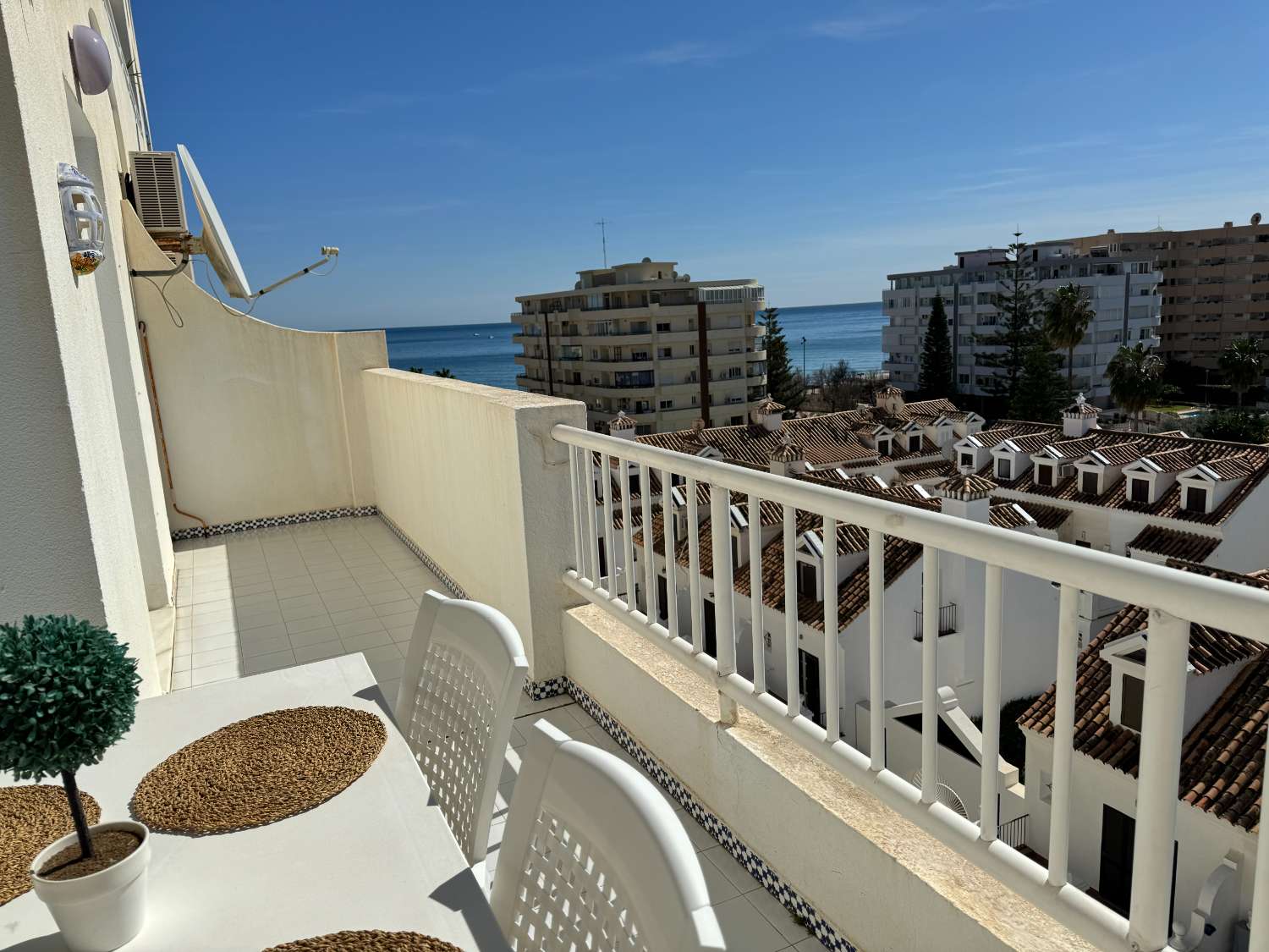 Het klimaat, de zee en de locatie van dit huis met 3 slaapkamers is ideaal aan het strand van Fuengirola