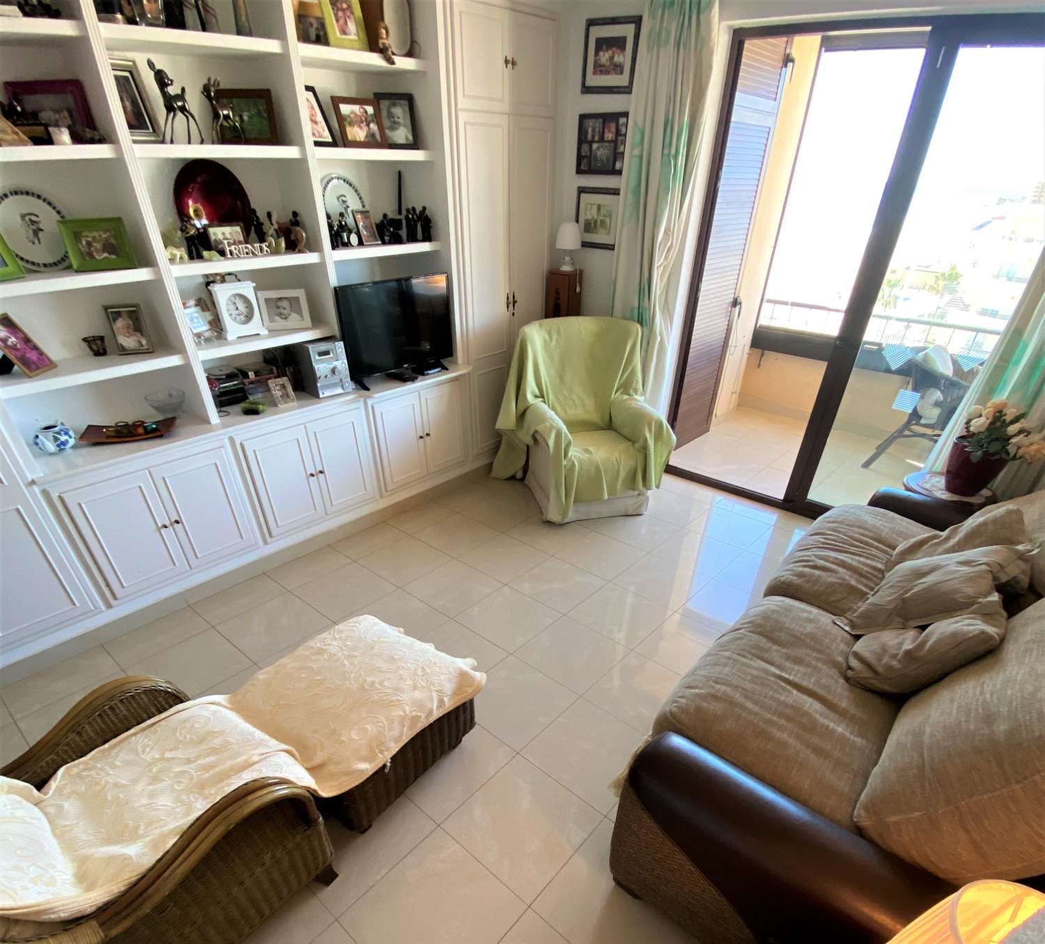 Fuengirola, 1 slaapkamer, panoramisch uitzicht, gratis wifi, zwembad, eerstelijns strand.