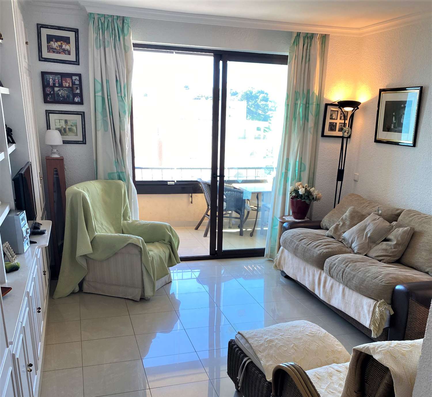 Fuengirola, 1 soveværelse, panoramaudsigt, Gratis Wi-Fi, swimmingpool, førstelinje strand.