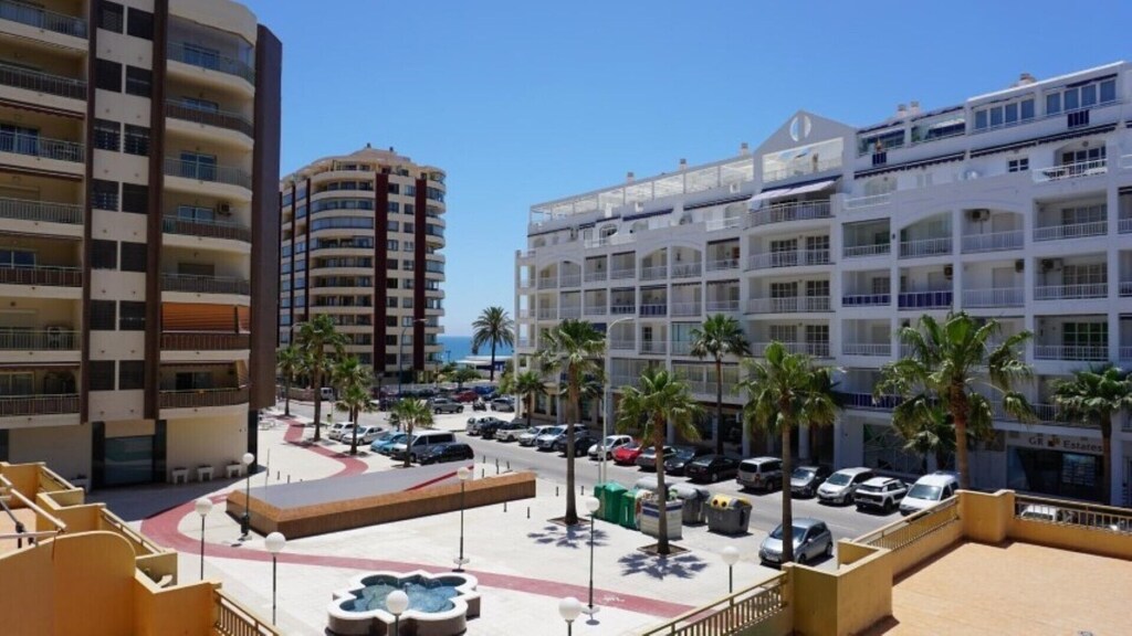 Det är ditt strandhus, i Fuengirola, 3 sovrum, wifi, A/C, njut av det.