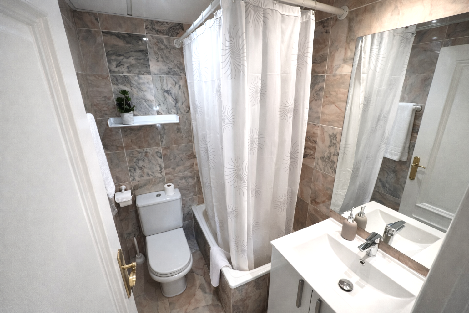 Next to the beach, 2 bedrooms, 2 bathrooms, Fuengirola