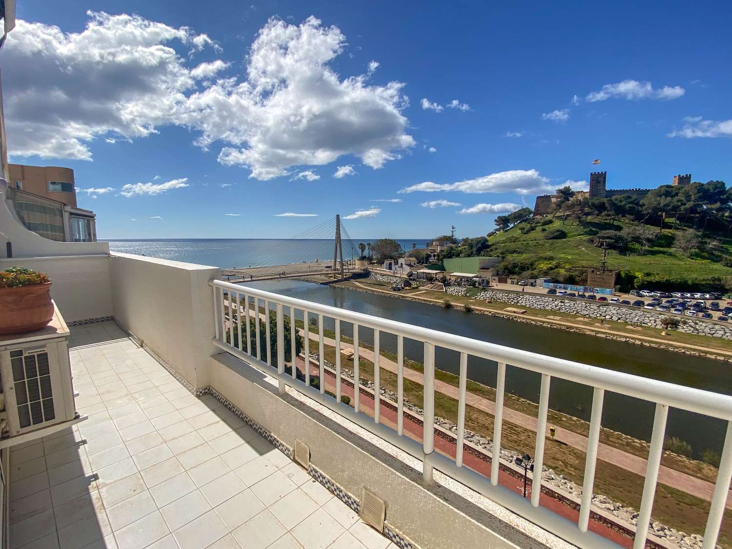 Duplex en Penthouse Astigi avec vue sur la mer et le château