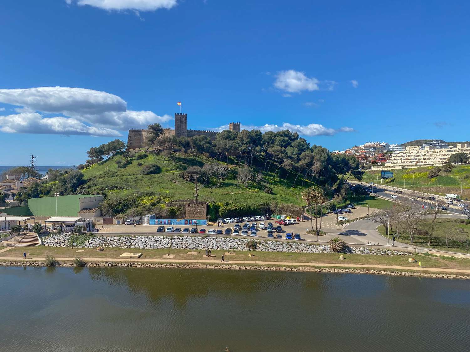 Duplex im Penthouse Astigi mit Blick auf das Meer und die Burg