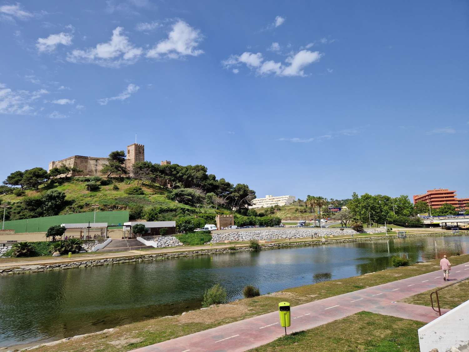 شقة للإيجار في Zona Sohail (Fuengirola)
