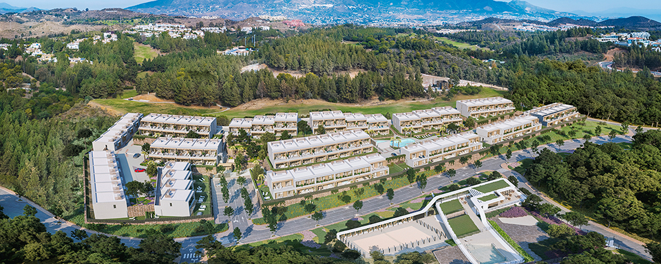 Maisons de ville de luxe à côté du parcours de golf de Chaparral avec vue sur la mer à Mijas Costa