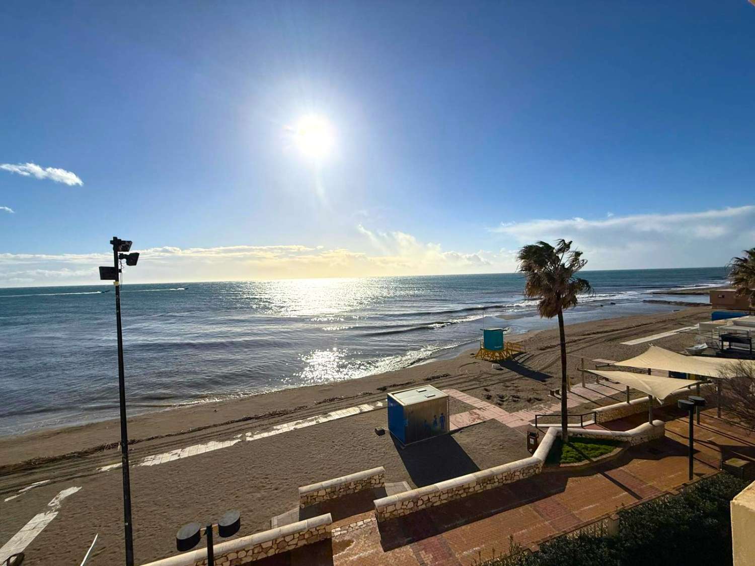 Lejlighed ved havet med panoramaudsigt og luksusrenovering i Fuengirola
