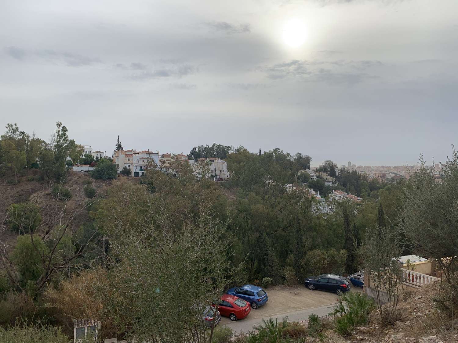 Exclusief stedelijk perceel met uitzicht op de zee en Fuengirola in Mijas Costa: Creëer uw eigen huis!
