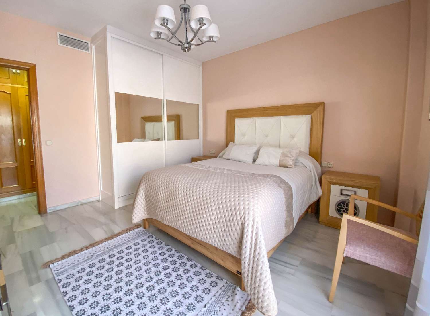 Spazioso appartamento nel centro di Fuengirola con parcheggio e 3 camere matrimoniali