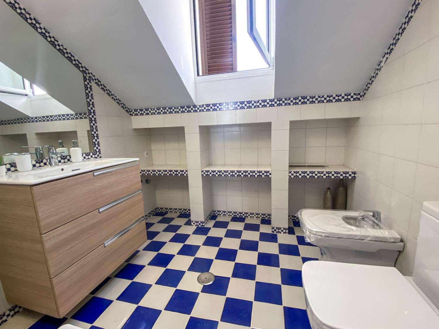 Chalet Adosado en 2º línea en Pueblo Castillo, Zona Sohail Fuengirola