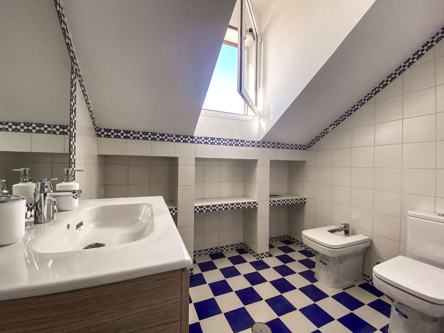 Chalet Adosado en 2º línea en Pueblo Castillo, Zona Sohail Fuengirola