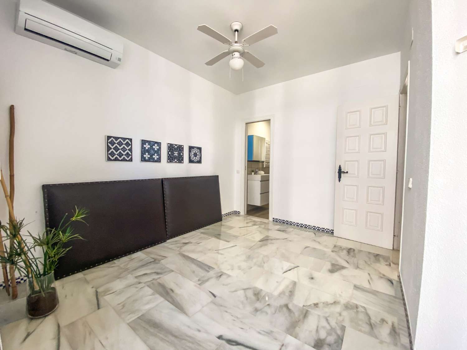 Chalet Adosado en 2º línea en Pueblo Castillo, Zona Sohail Fuengirola