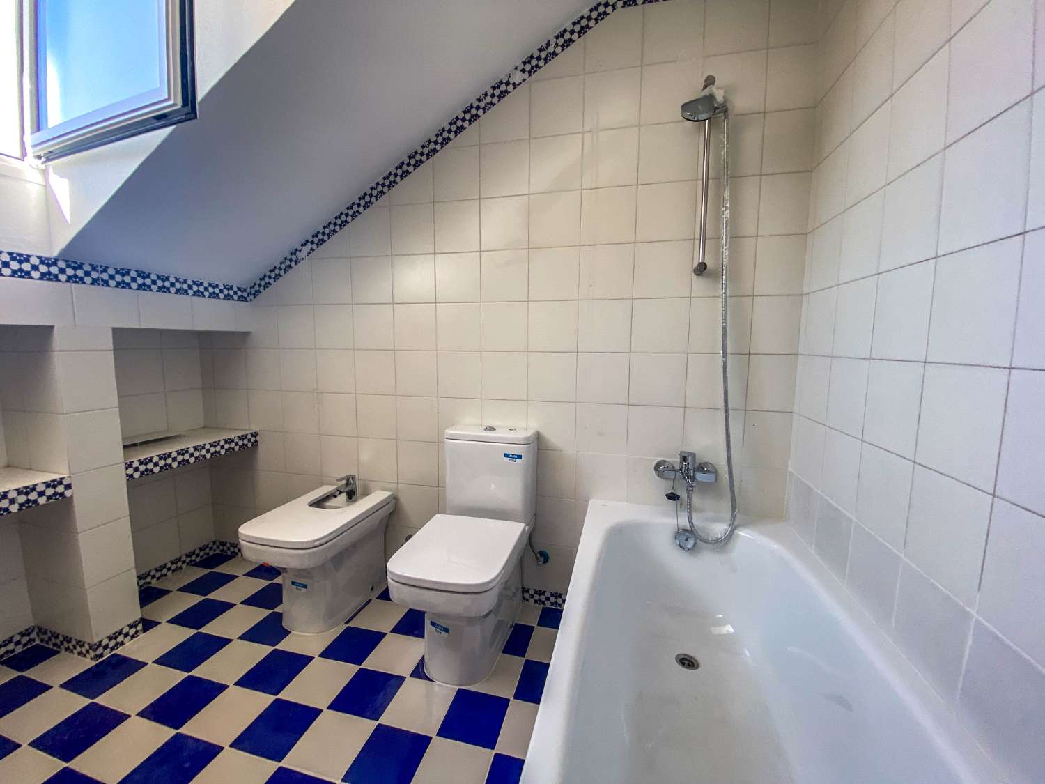 Chalet Adosado en 2º línea en Pueblo Castillo, Zona Sohail Fuengirola