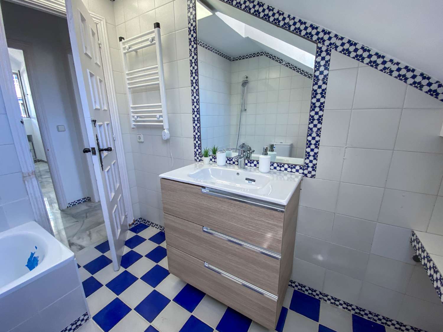 Chalet Adosado en 2º línea en Pueblo Castillo, Zona Sohail Fuengirola