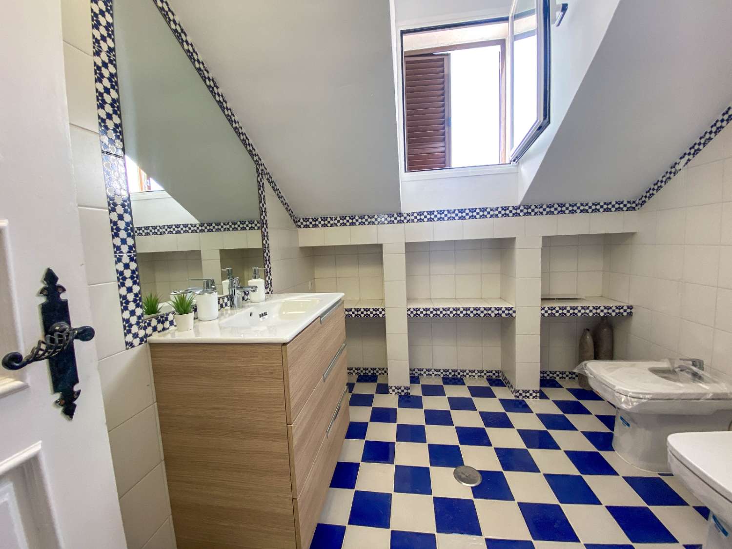 Chalet Adosado en 2º línea en Pueblo Castillo, Zona Sohail Fuengirola