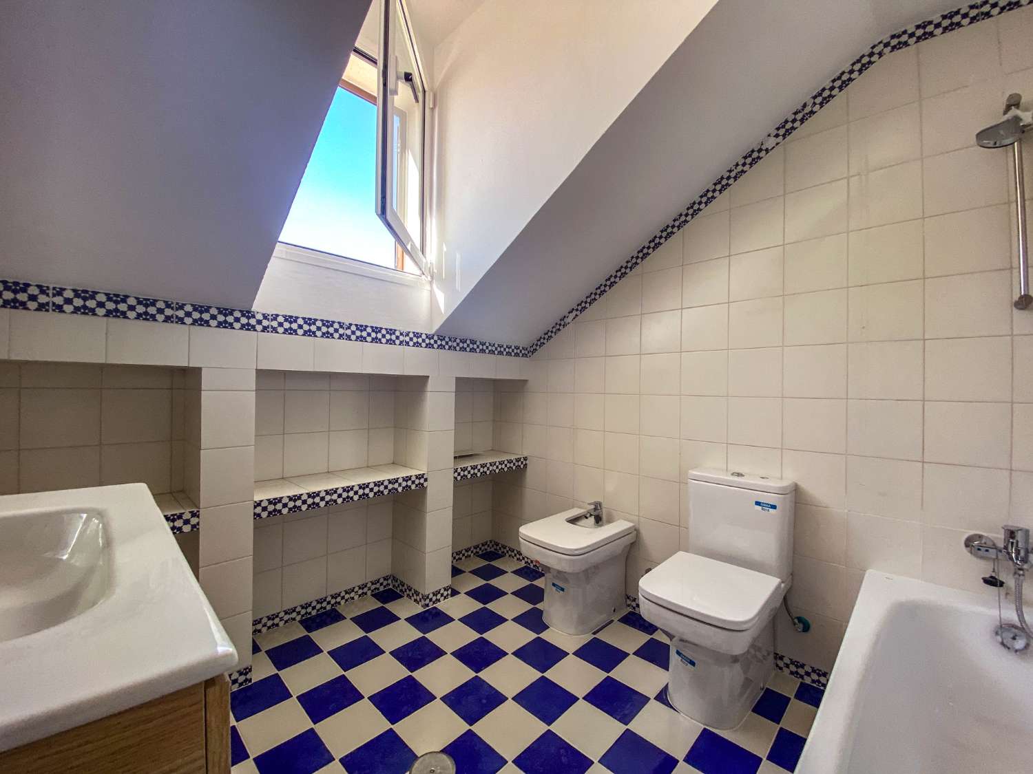 Chalet Adosado en 2º línea en Pueblo Castillo, Zona Sohail Fuengirola