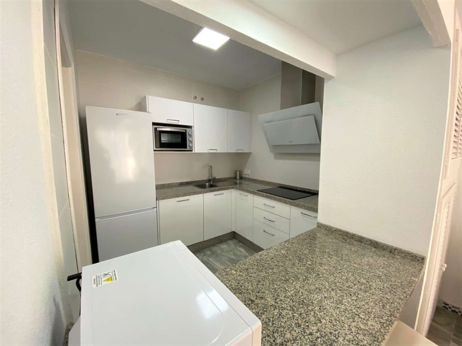 Great 3 bedroom apartment on the beach of Fuengirola, pool, air conditioning, wi-fi