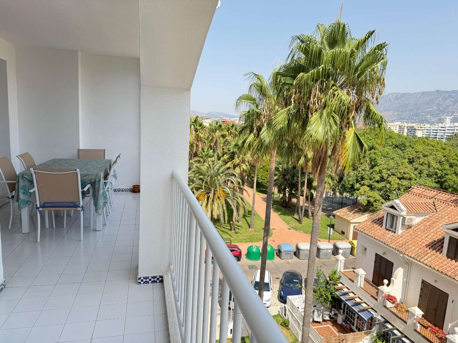 Great 3 bedroom apartment on the beach of Fuengirola, pool, air conditioning, wi-fi