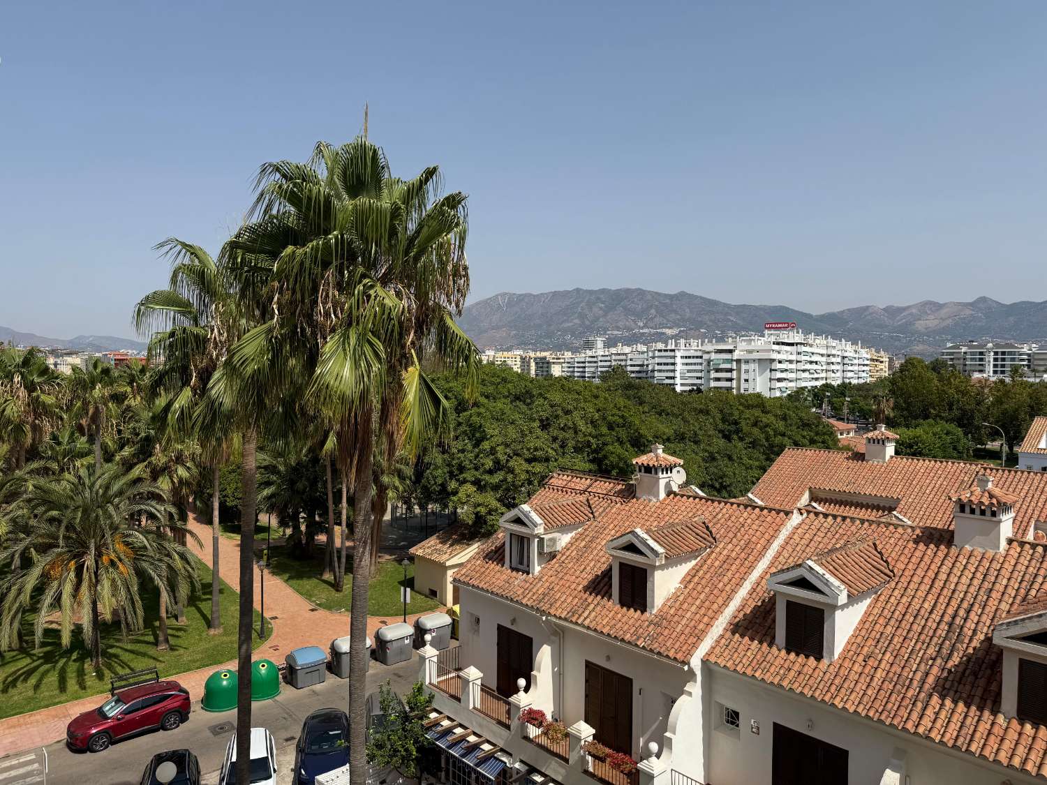 Great 3 bedroom apartment on the beach of Fuengirola, pool, air conditioning, wi-fi