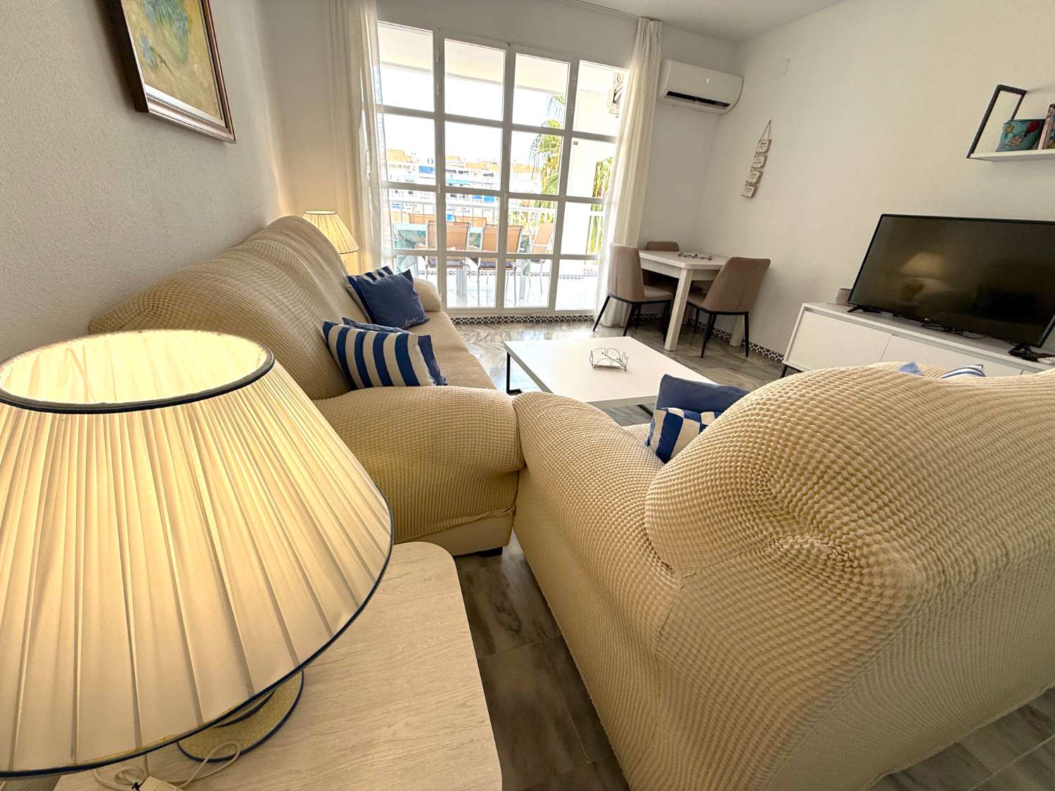 Great 3 bedroom apartment on the beach of Fuengirola, pool, air conditioning, wi-fi