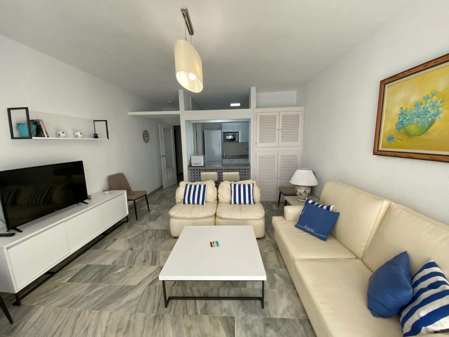 Grand appartement de 3 chambres sur la plage de Fuengirola, piscine, climatisation, wi-fi