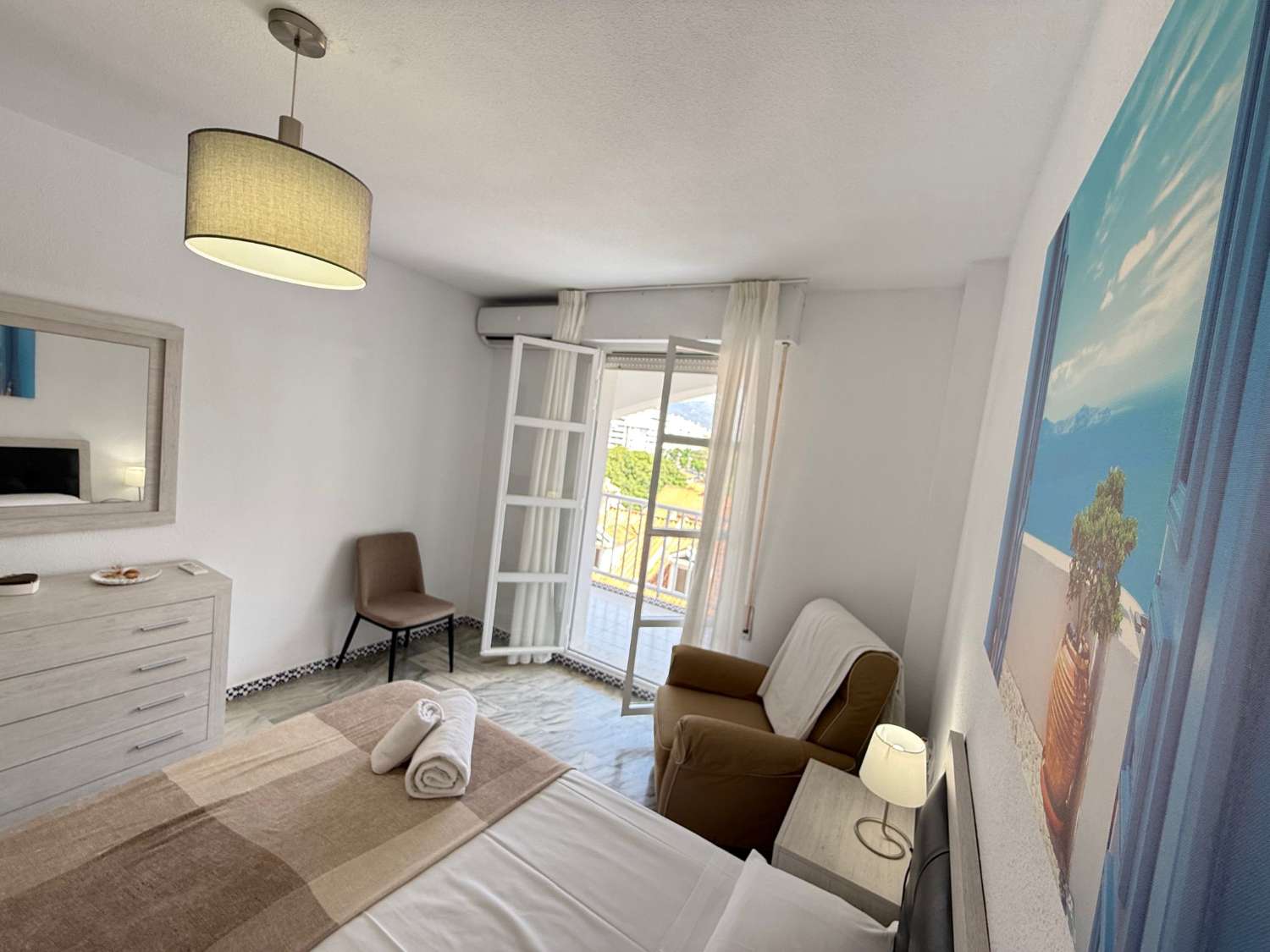 Great 3 bedroom apartment on the beach of Fuengirola, pool, air conditioning, wi-fi