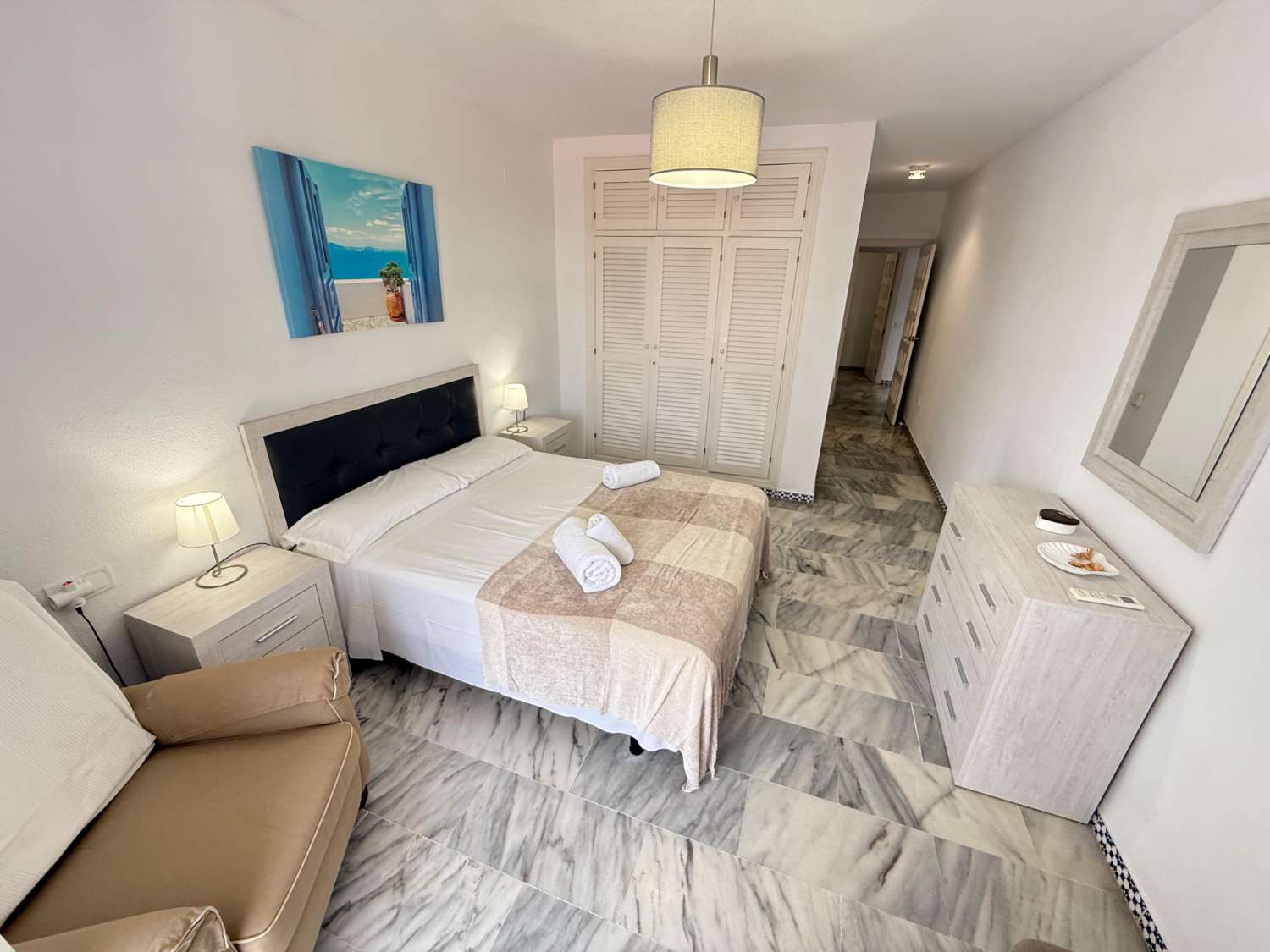 Great 3 bedroom apartment on the beach of Fuengirola, pool, air conditioning, wi-fi