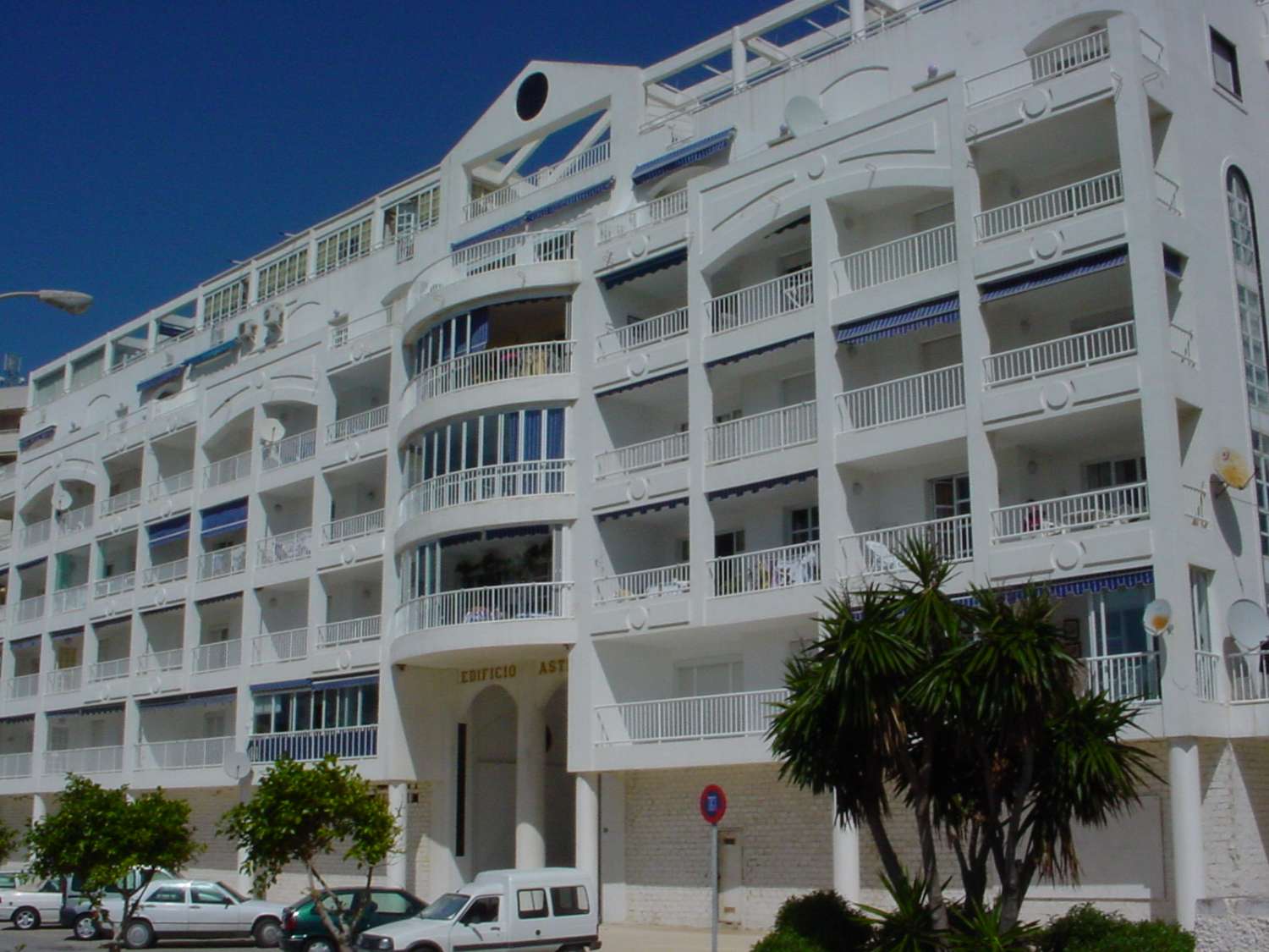 Great 3 bedroom apartment on the beach of Fuengirola, pool, air conditioning, wi-fi