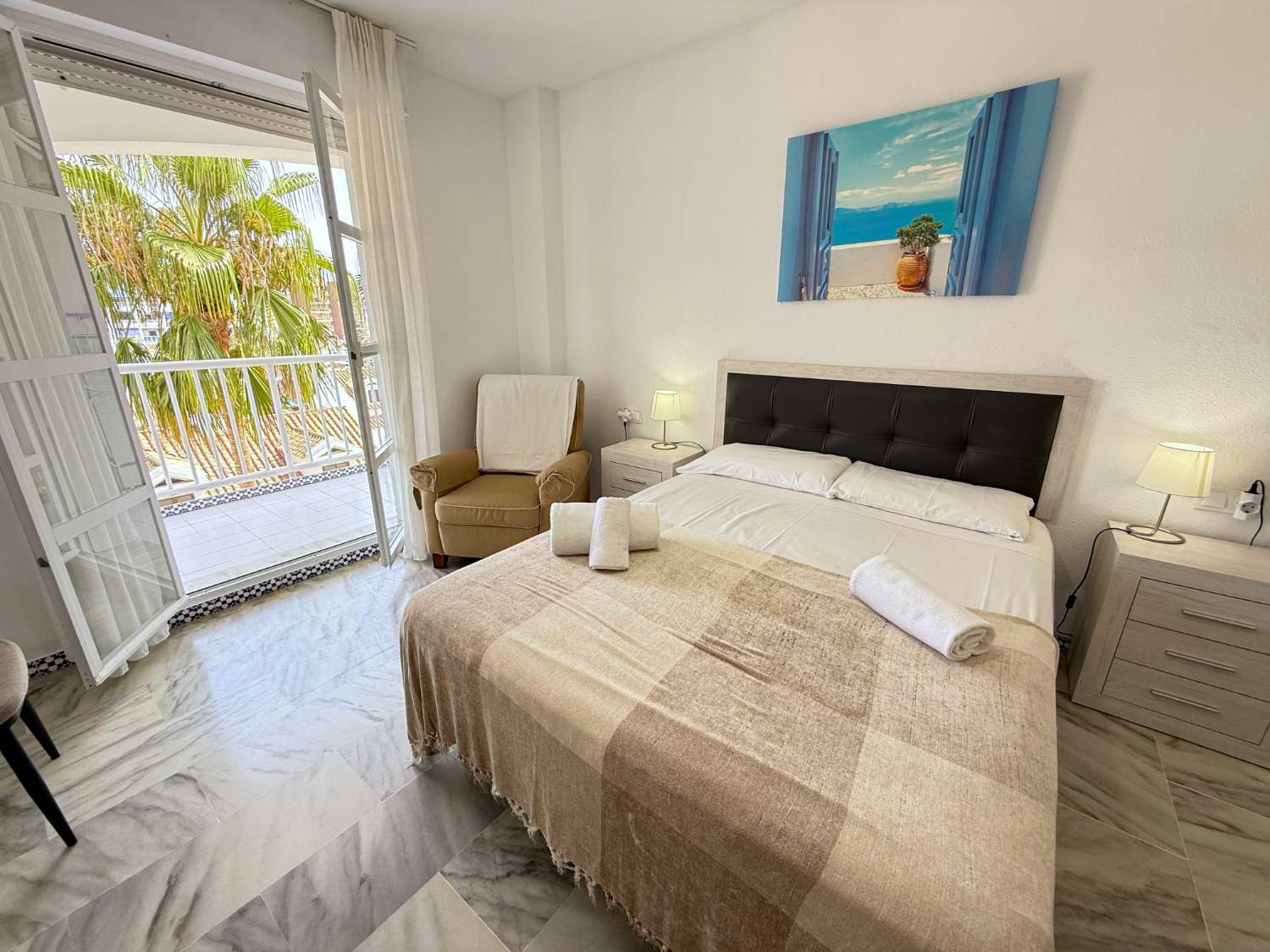 Great 3 bedroom apartment on the beach of Fuengirola, pool, air conditioning, wi-fi
