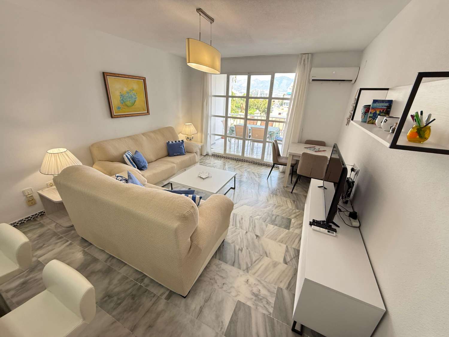 Great 3 bedroom apartment on the beach of Fuengirola, pool, air conditioning, wi-fi