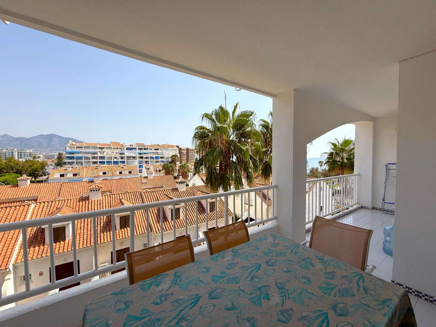 Great 3 bedroom apartment on the beach of Fuengirola, pool, air conditioning, wi-fi