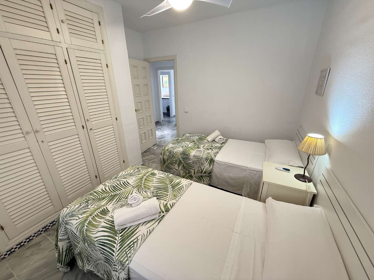 Great 3 bedroom apartment on the beach of Fuengirola, pool, air conditioning, wi-fi