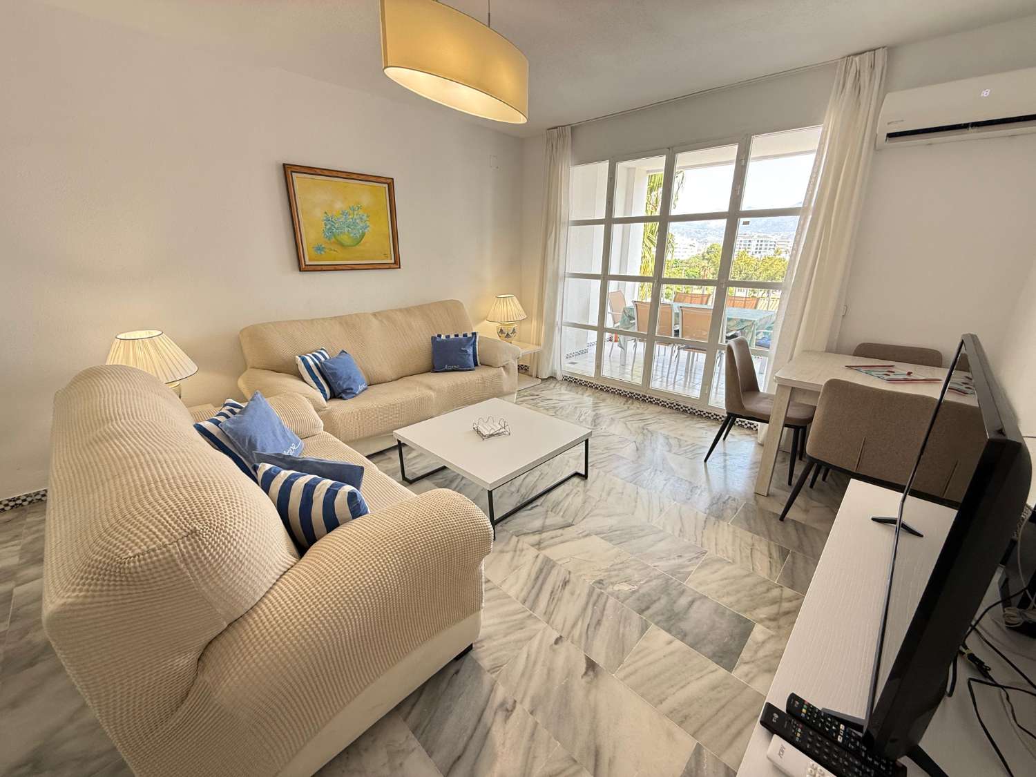 Great 3 bedroom apartment on the beach of Fuengirola, pool, air conditioning, wi-fi