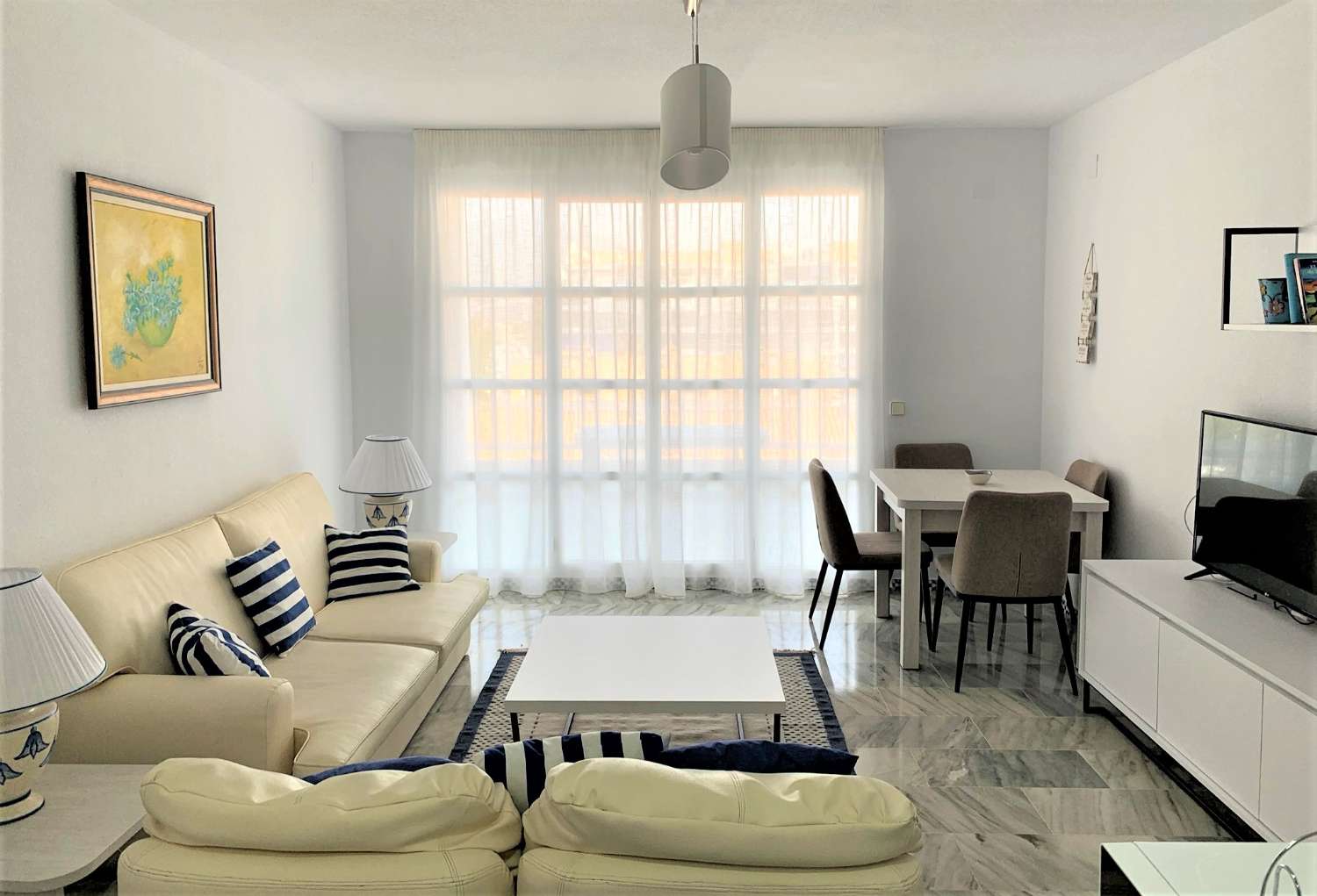 Grand appartement de 3 chambres sur la plage de Fuengirola, piscine, climatisation, wi-fi