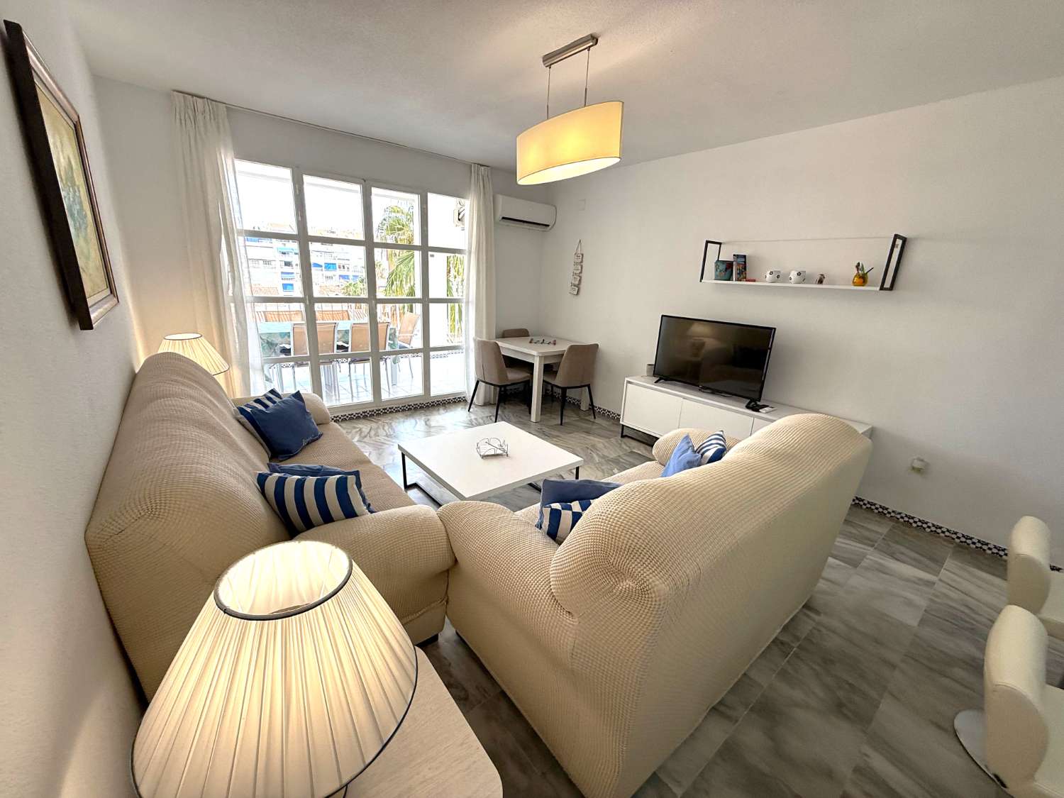 Great 3 bedroom apartment on the beach of Fuengirola, pool, air conditioning, wi-fi