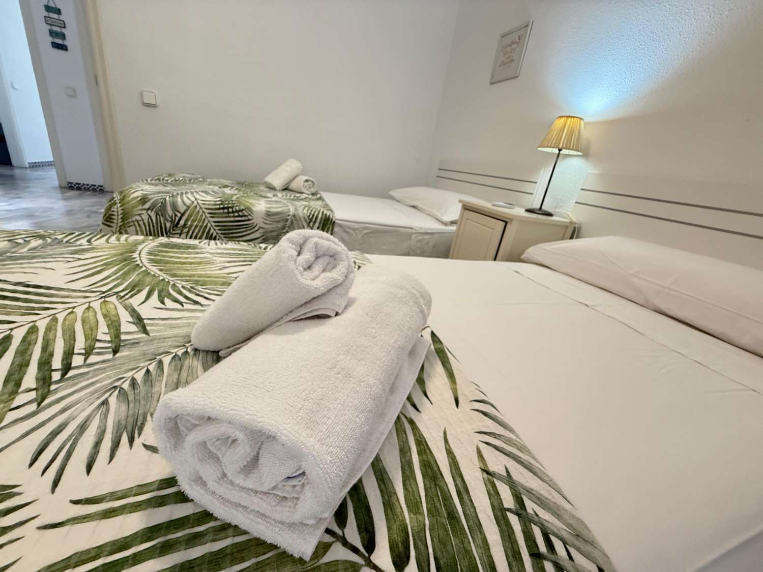 Great 3 bedroom apartment on the beach of Fuengirola, pool, air conditioning, wi-fi