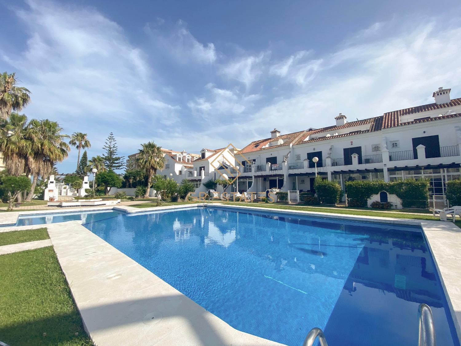 Geweldig appartement met 3 slaapkamers op het strand van Fuengirola, zwembad, airconditioning, wi-fi