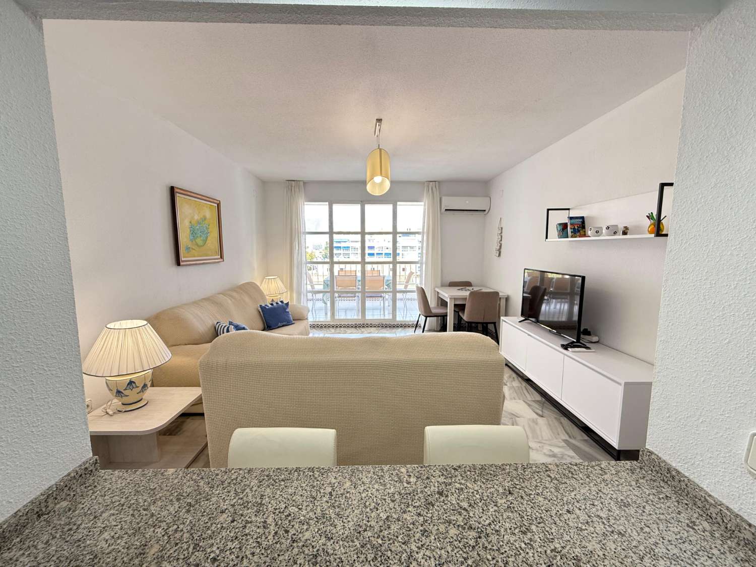 Great 3 bedroom apartment on the beach of Fuengirola, pool, air conditioning, wi-fi