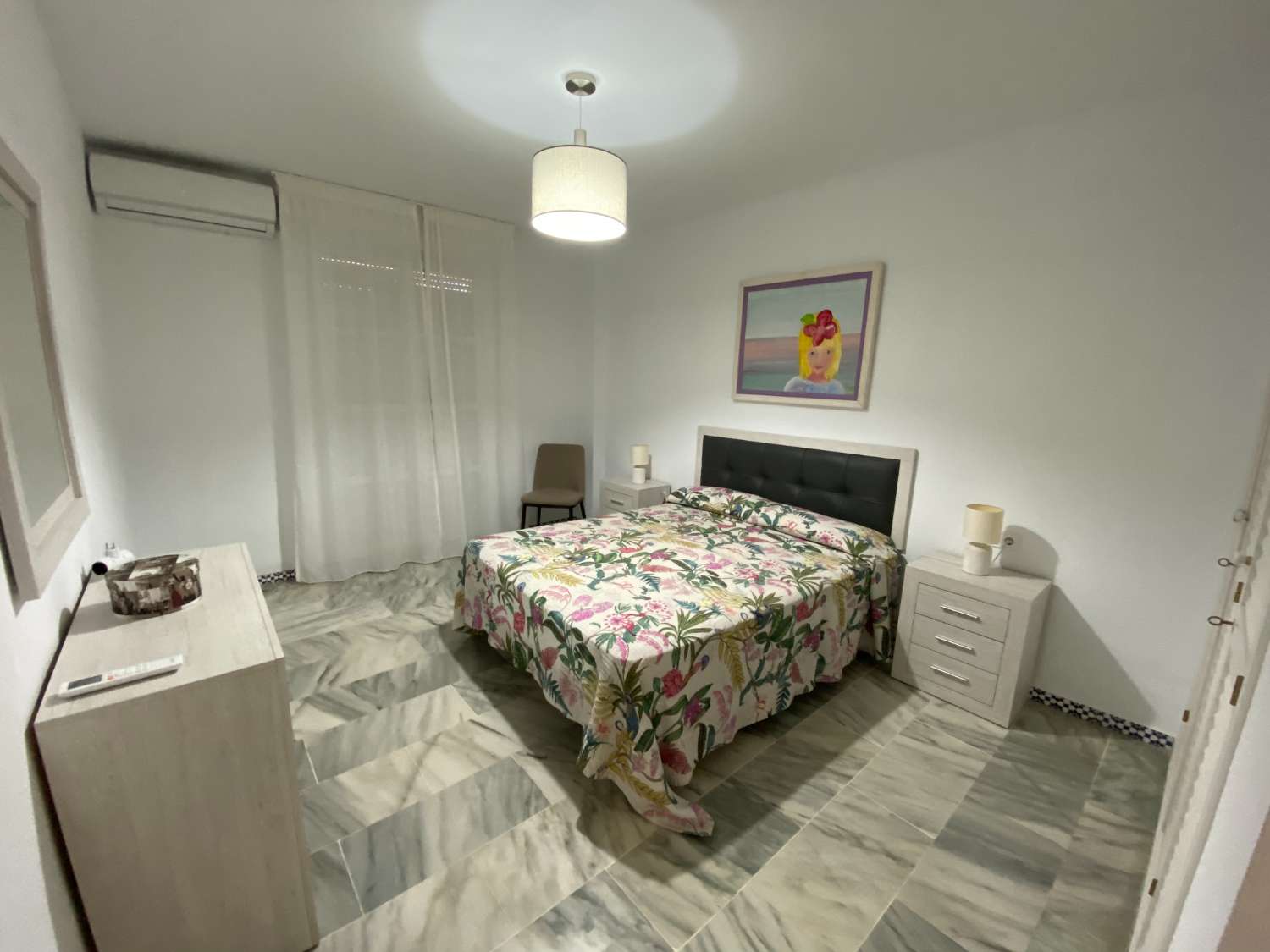 Grand appartement de 3 chambres sur la plage de Fuengirola, piscine, climatisation, wi-fi