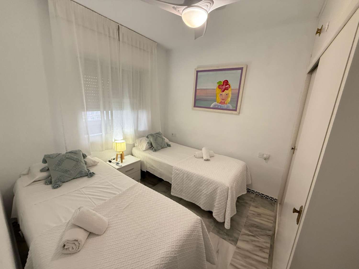 Great 3 bedroom apartment on the beach of Fuengirola, pool, air conditioning, wi-fi