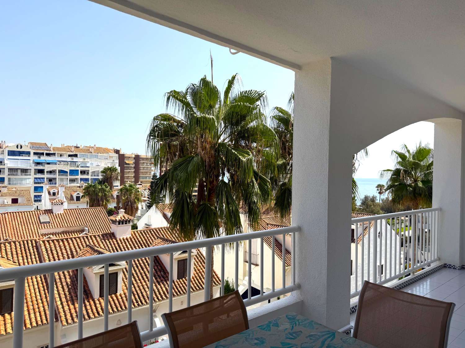 Great 3 bedroom apartment on the beach of Fuengirola, pool, air conditioning, wi-fi