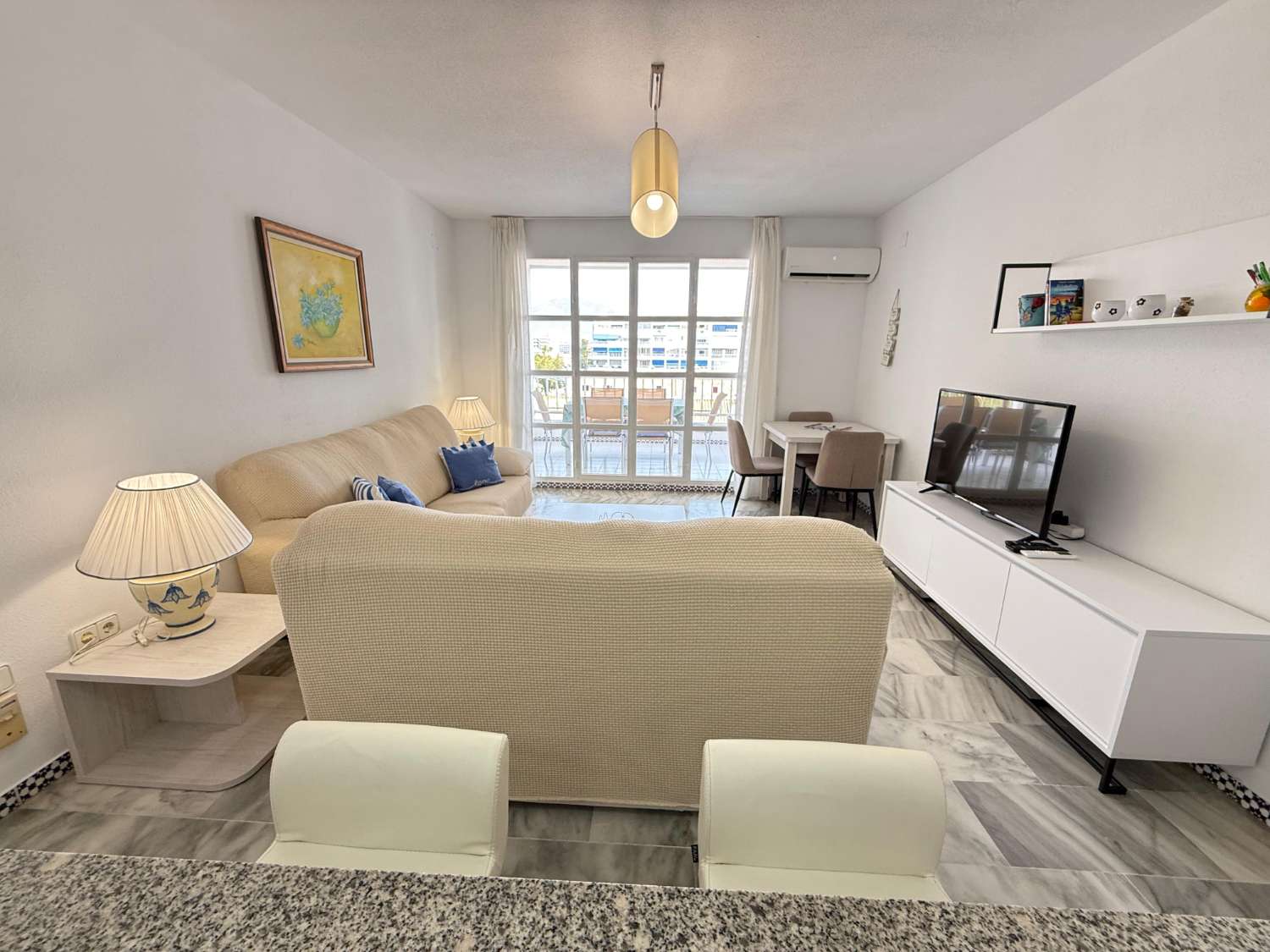 Great 3 bedroom apartment on the beach of Fuengirola, pool, air conditioning, wi-fi
