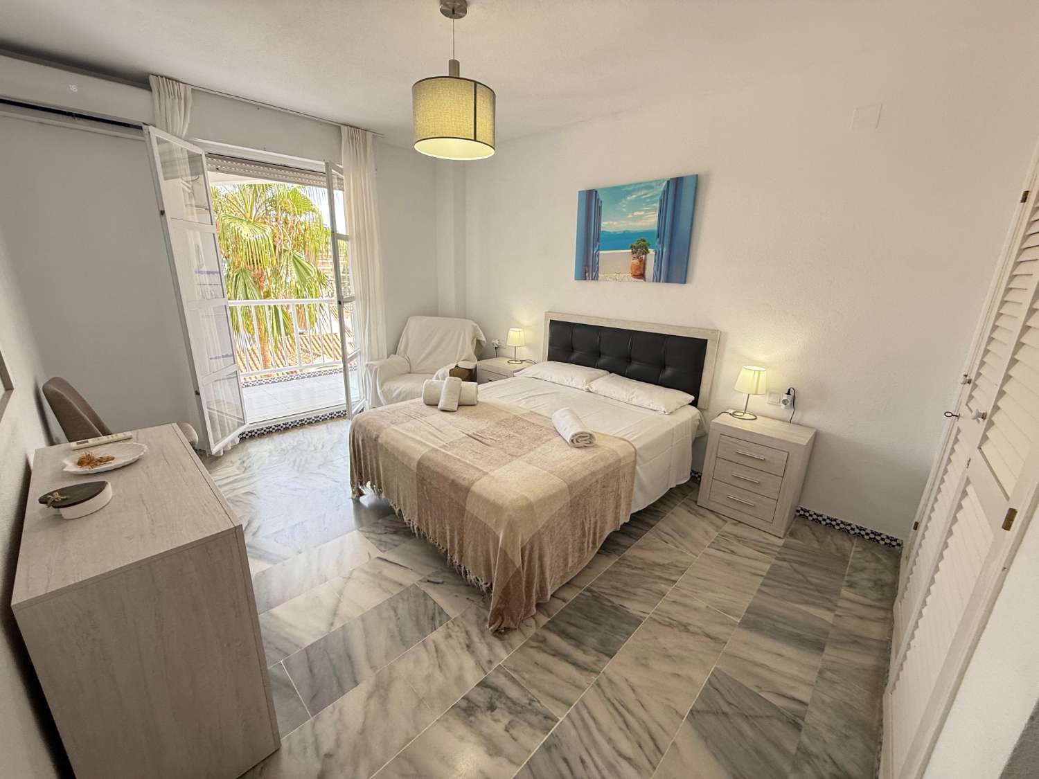 Great 3 bedroom apartment on the beach of Fuengirola, pool, air conditioning, wi-fi