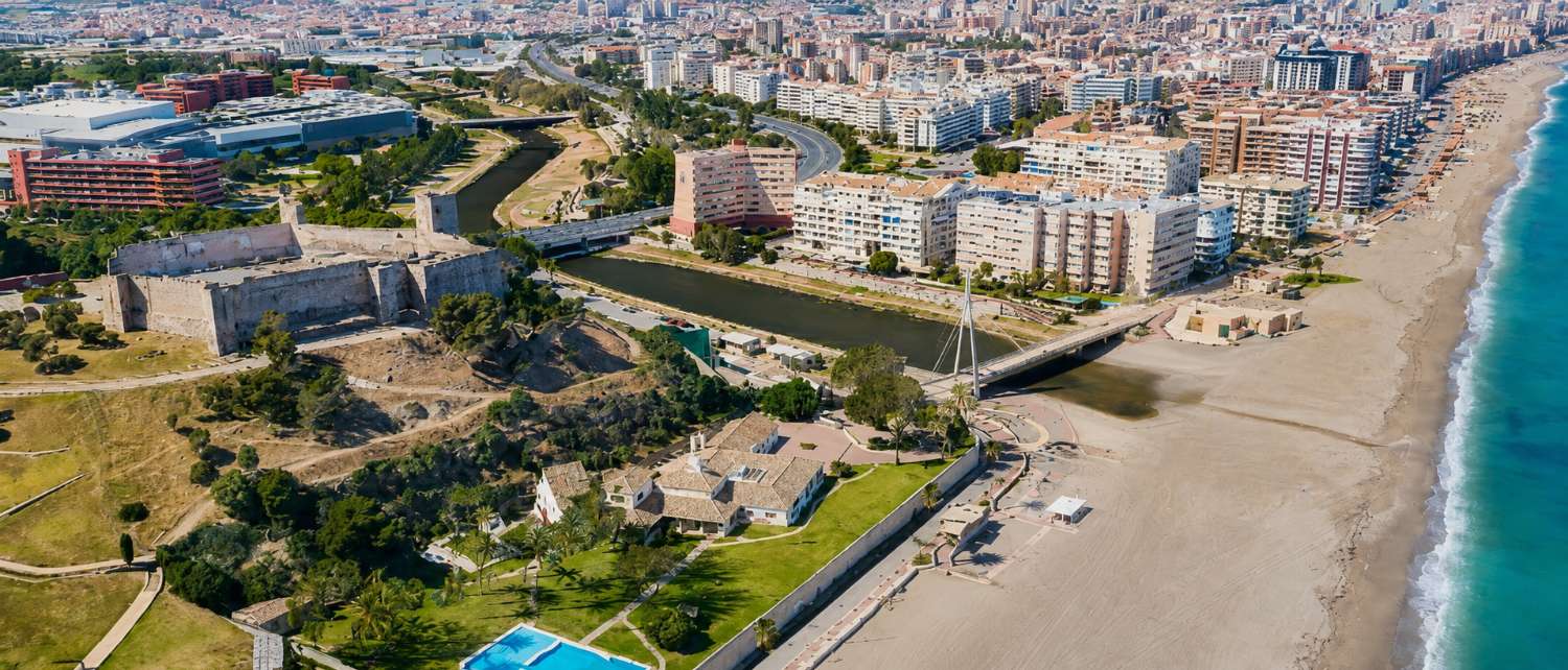 Excellent 2 bed apartment with sea views in Fuengirola