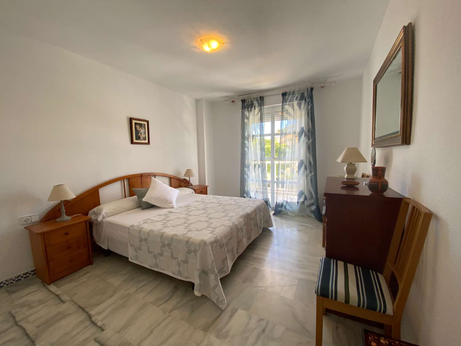 Ausgezeichnete 2-Bett-Wohnung mit Meerblick in Fuengirola