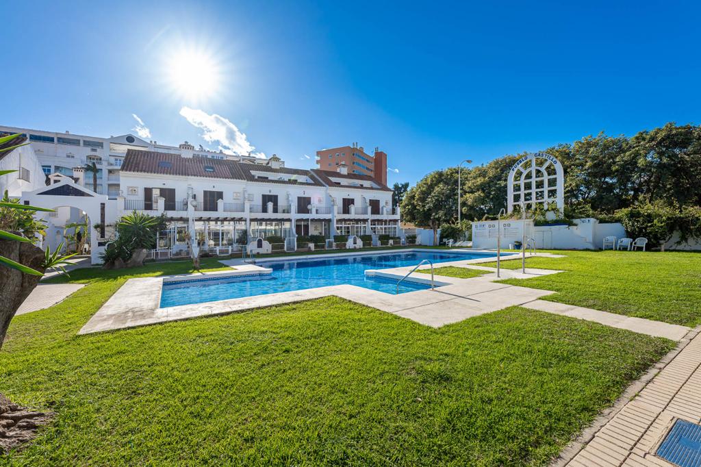 Ausgezeichnete 2-Bett-Wohnung mit Meerblick in Fuengirola