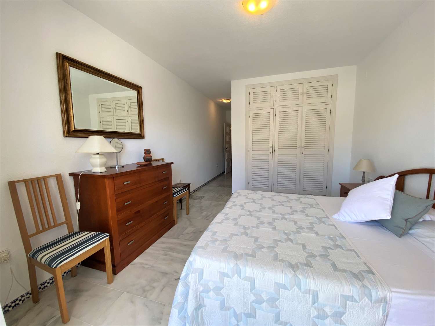 Erinomainen 2 makuuhuoneen huoneisto merinäköalalla Fuengirolassa